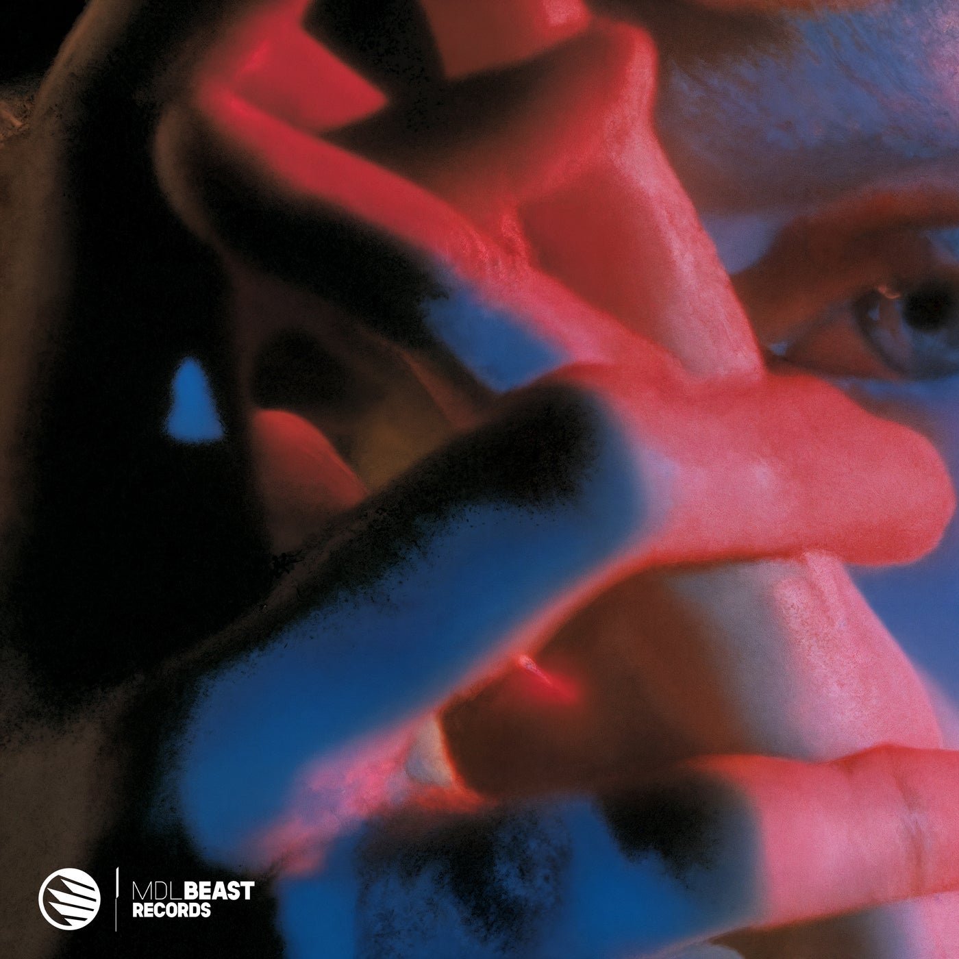Cover - Roman Kyn, Machines and Ghosts - Hold me close (Original Mix) Promo tools